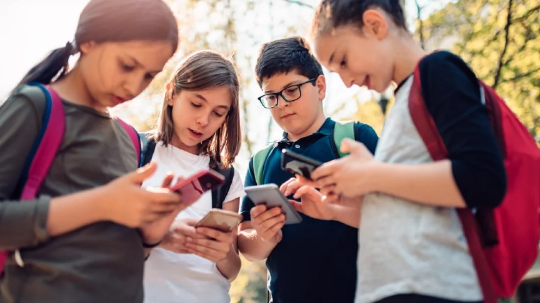 কিশোরদের সোশ্যাল মিডিয়া ব্যবহারে অস্ট্রেলিয়া সরকারের নতুন আইন