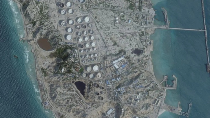 ইরানের খার্গ আইল্যান্ডে যুক্তরাষ্ট্রের শক্তিশালী বোমা হামলা