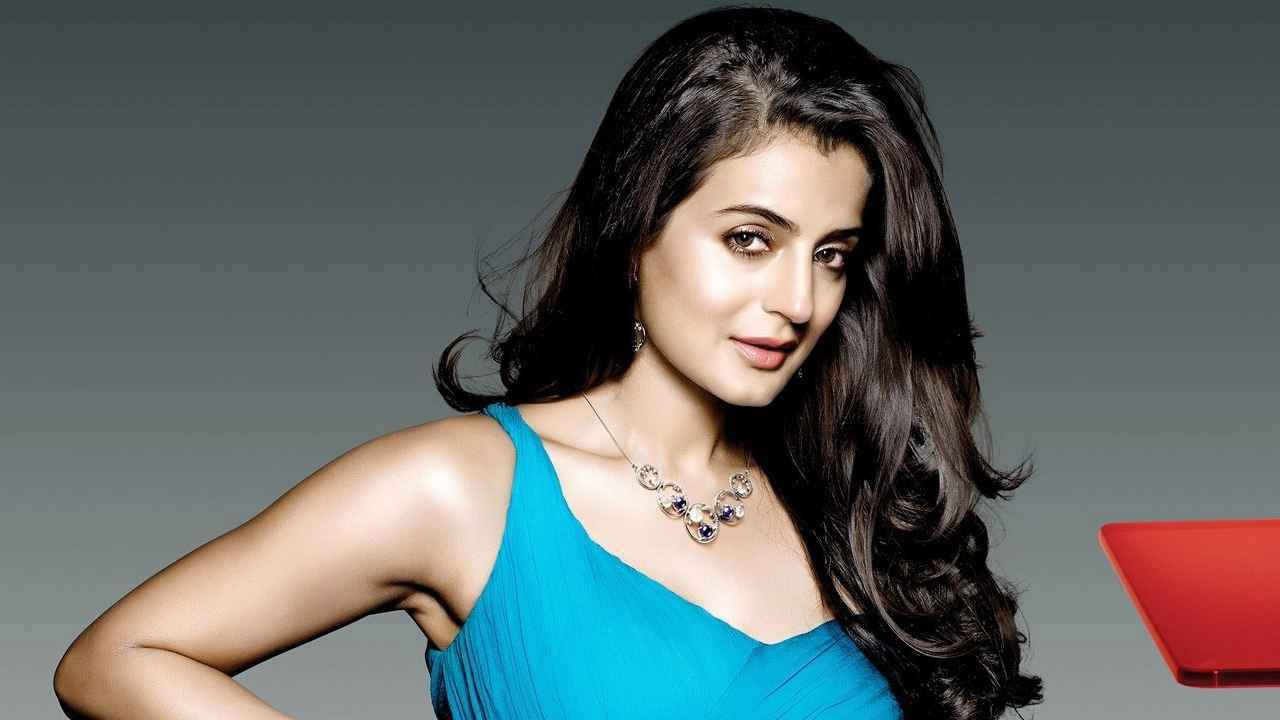 আমিশার বাড়িতে চুরি, খোয়া গেছে পাঁচ লাখ রুপির অলংকার
